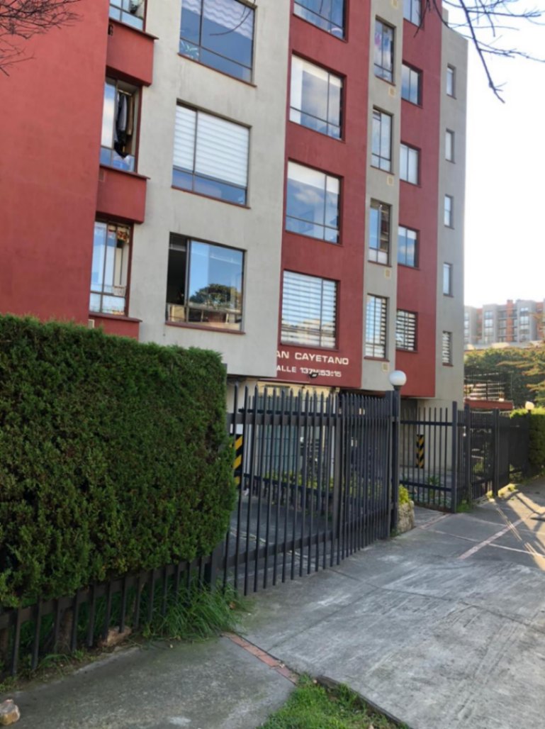 Cl. 137 #53A 15, Bogotá, Colombia 4